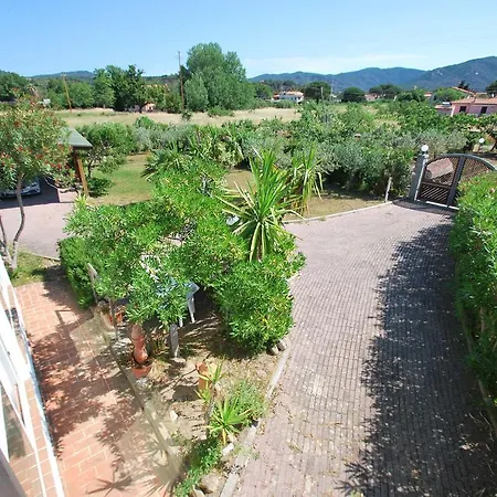 Apartamento Mimosa - Clima, Giardino, Posti Auto *