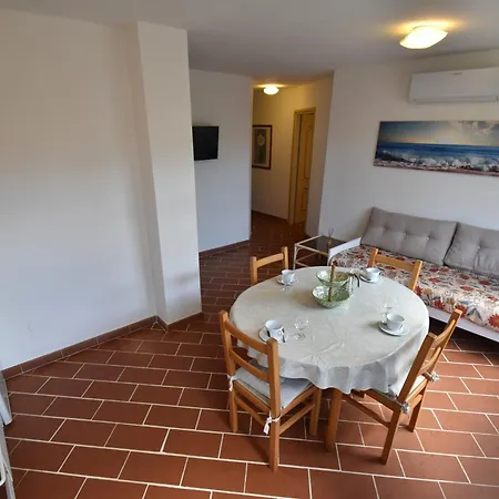 Mimosa - Aria Condizionata, Giardino, Biciclette E Posti Auto Coperti 坎普码港