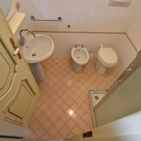 Appartement Mimosa - Aria Condizionata, Giardino, Biciclette E Posti Auto Coperti *