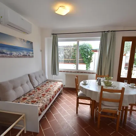 Mimosa - Aria Condizionata, Giardino, Biciclette E Posti Auto Coperti 坎普码港